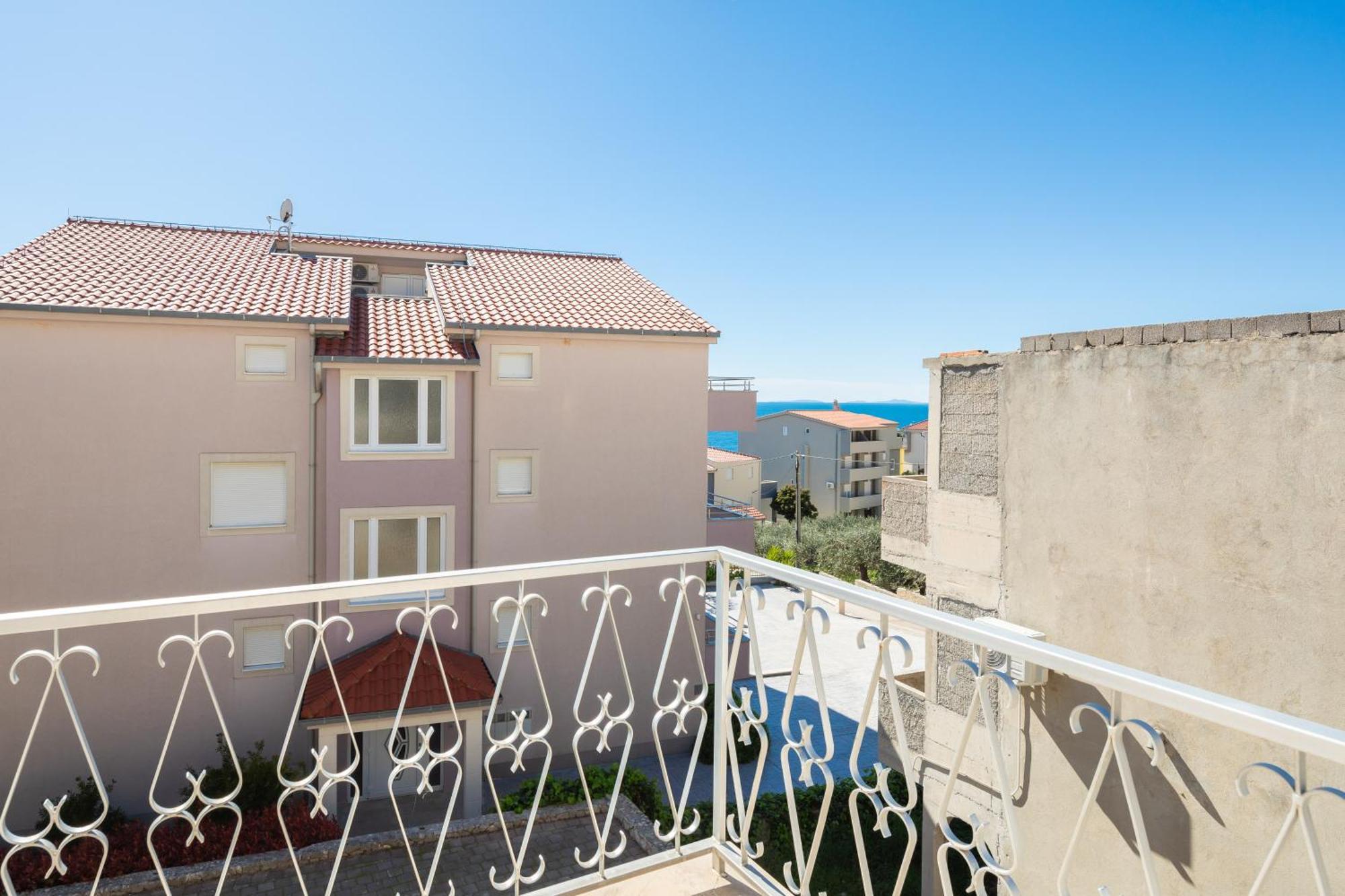 Sunshine Suites Omiš Eksteriør bilde