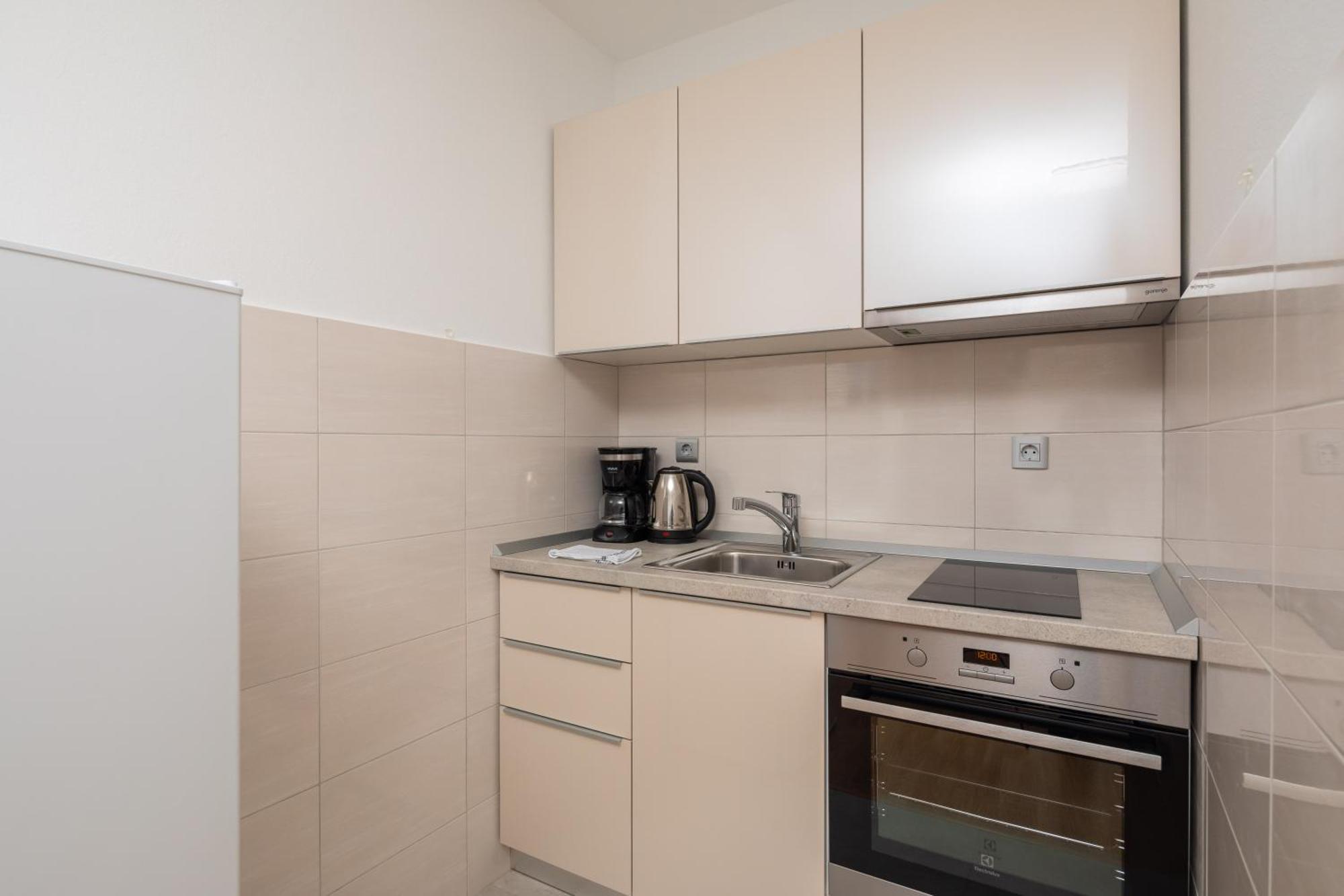 Sunshine Suites Omiš Eksteriør bilde