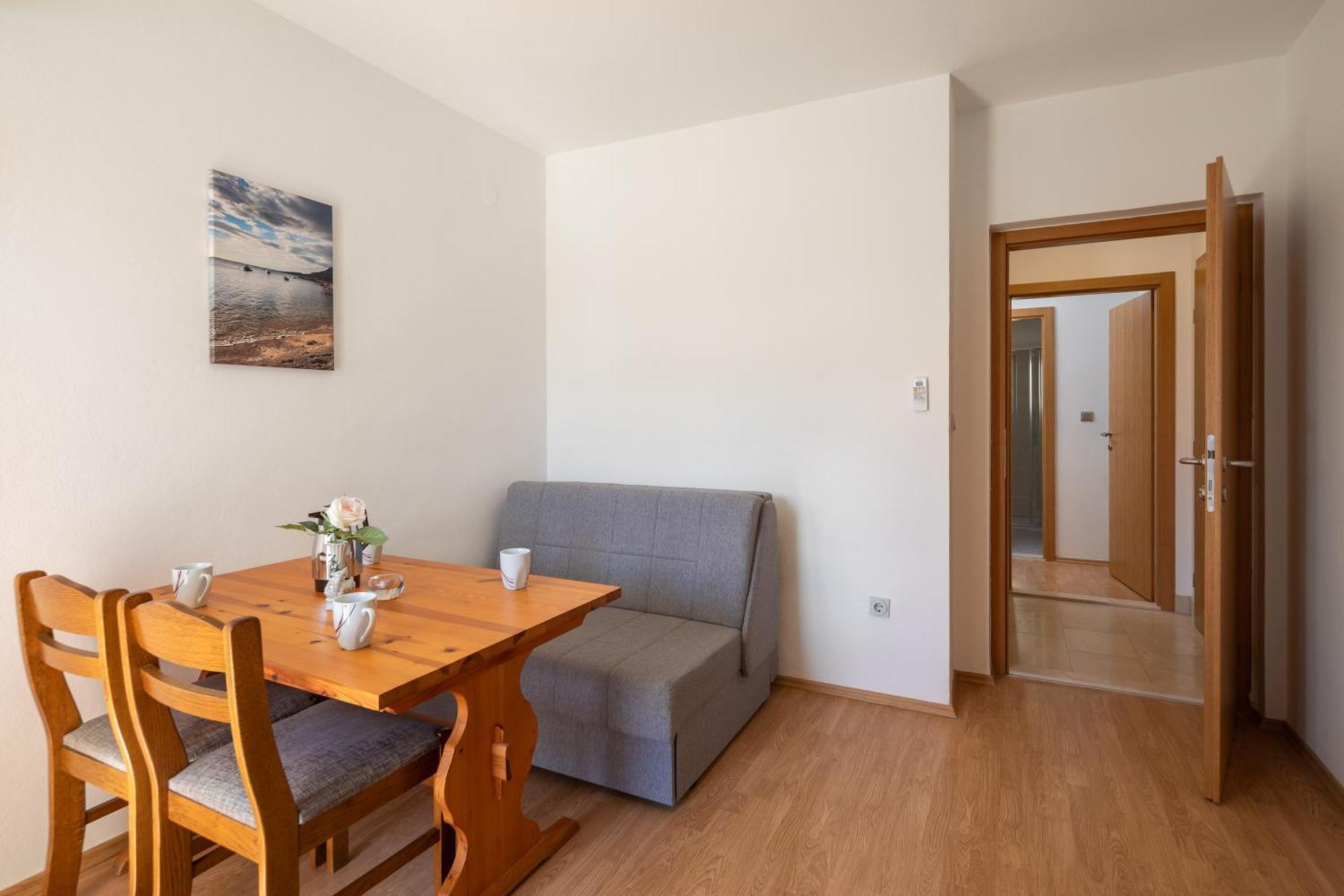 Sunshine Suites Omiš Eksteriør bilde