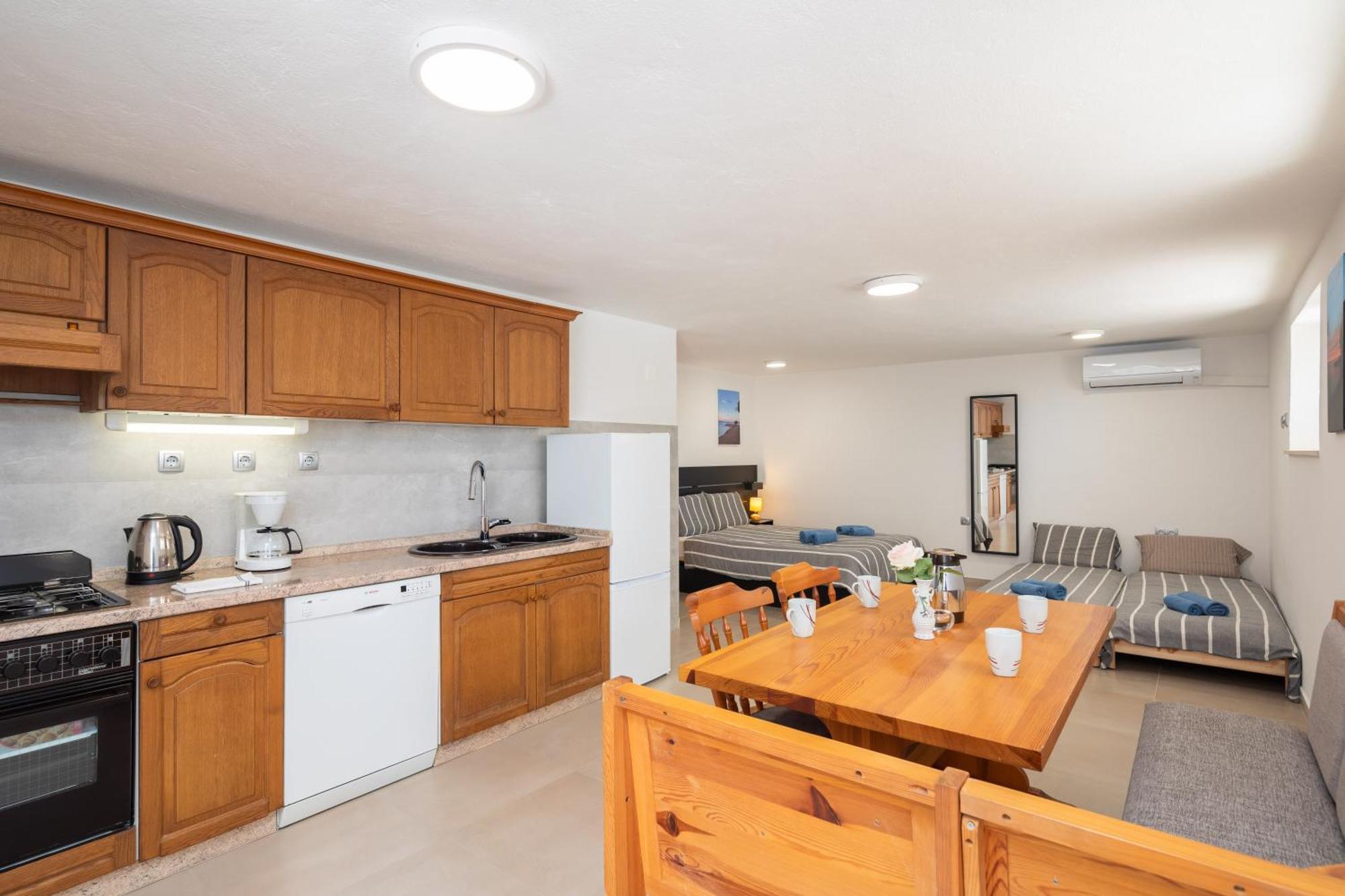 Sunshine Suites Omiš Eksteriør bilde