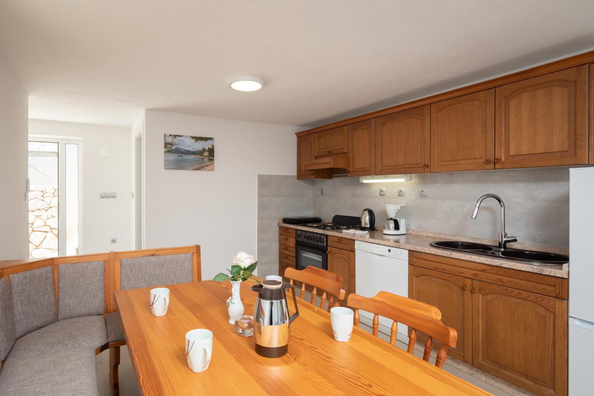 Sunshine Suites Omiš Eksteriør bilde