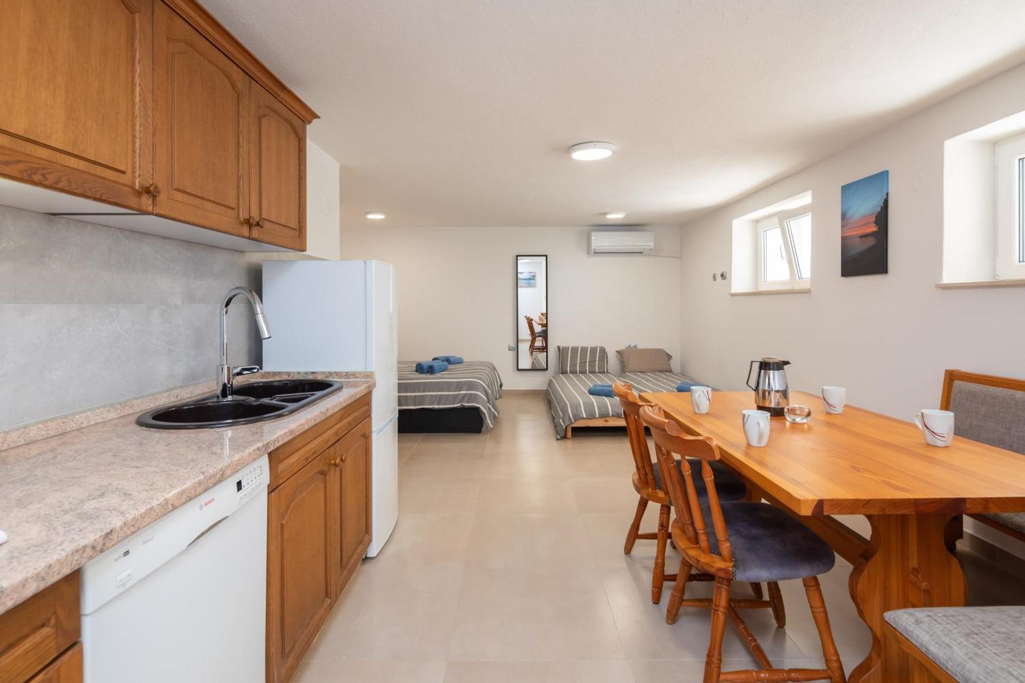 Sunshine Suites Omiš Eksteriør bilde