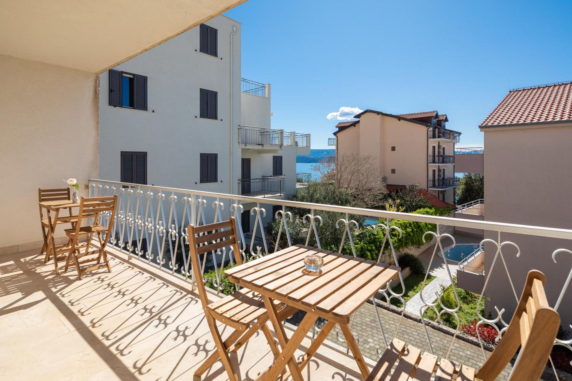 Sunshine Suites Omiš Eksteriør bilde