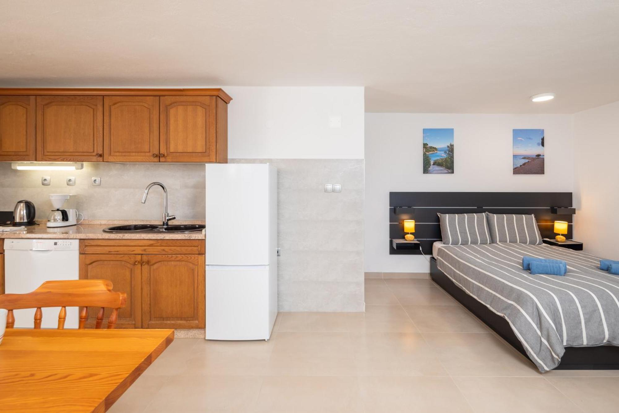 Sunshine Suites Omiš Eksteriør bilde