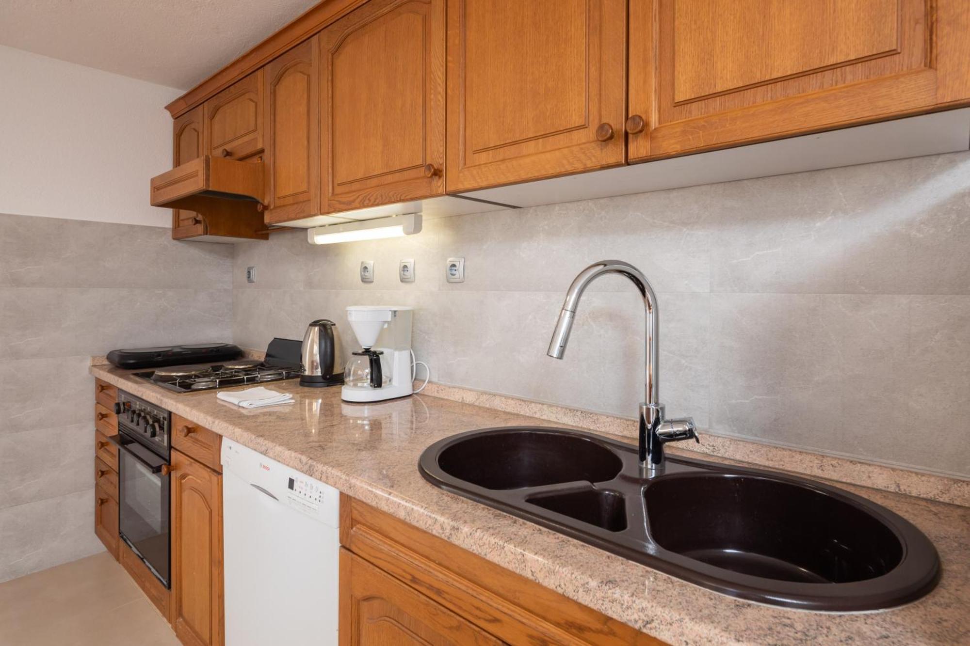 Sunshine Suites Omiš Eksteriør bilde