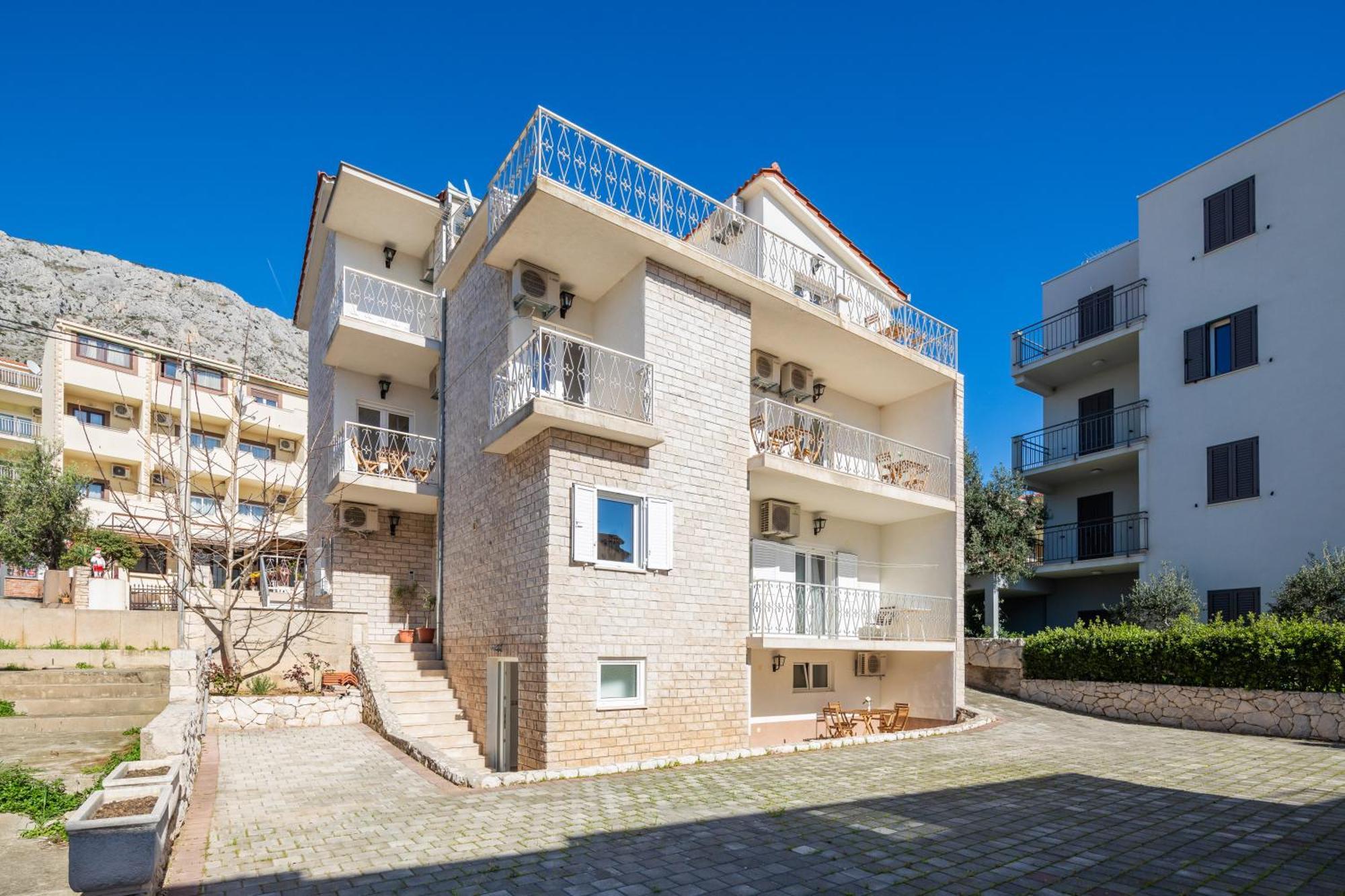 Sunshine Suites Omiš Eksteriør bilde